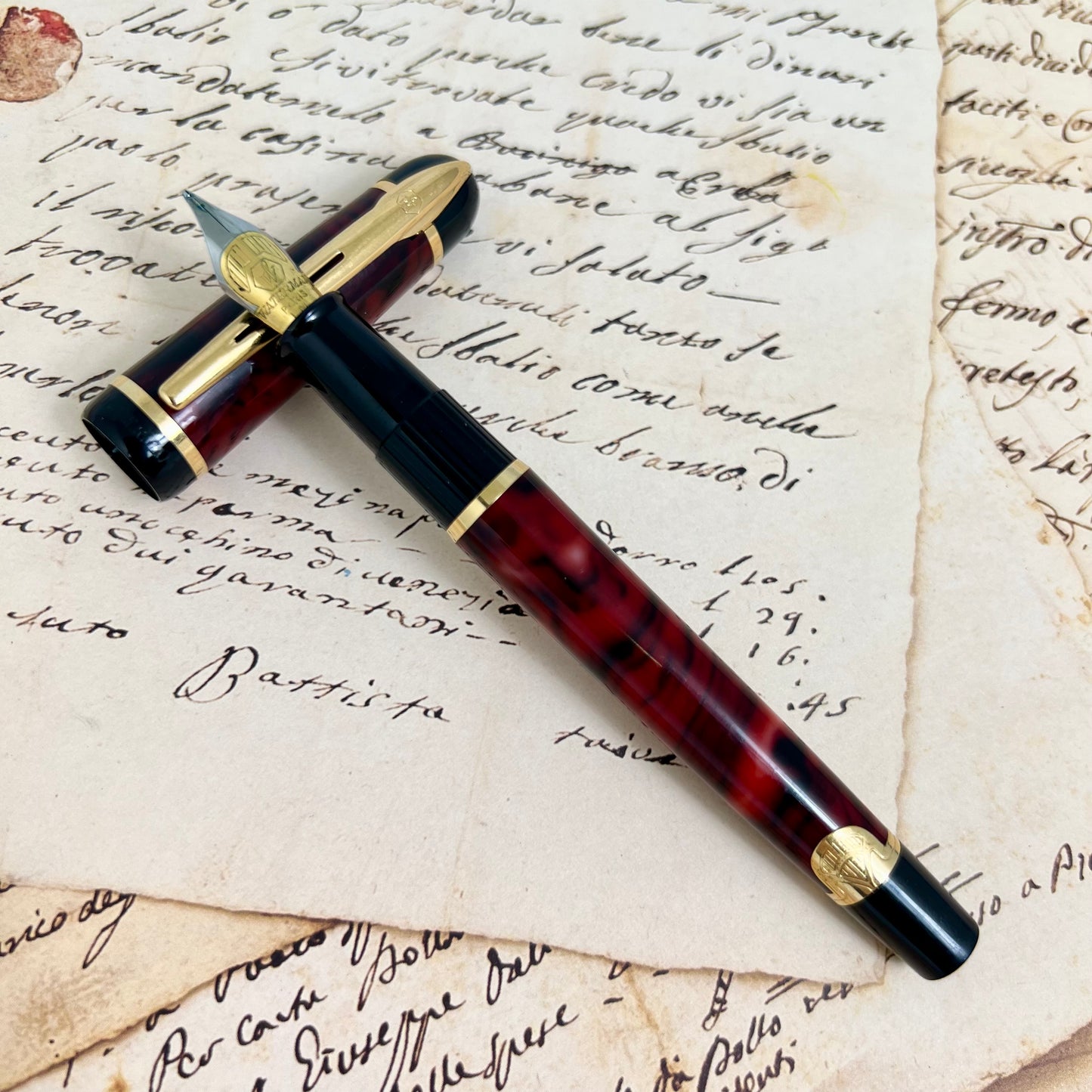 Pre-Owned Waterman Phileas Red/Black Marble Fountain Pen 18K M