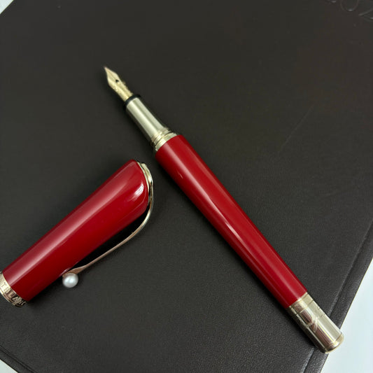 Pre-Owned Montblanc Muses Marilyn Monroe Fountain Pen Red Fine