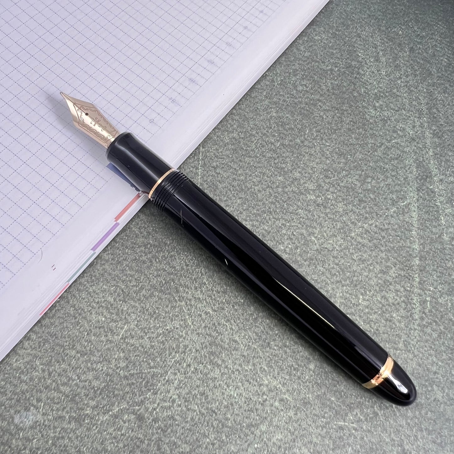 Pre-Owned Pilot Custom 743 Black Fountain Pen 14K B