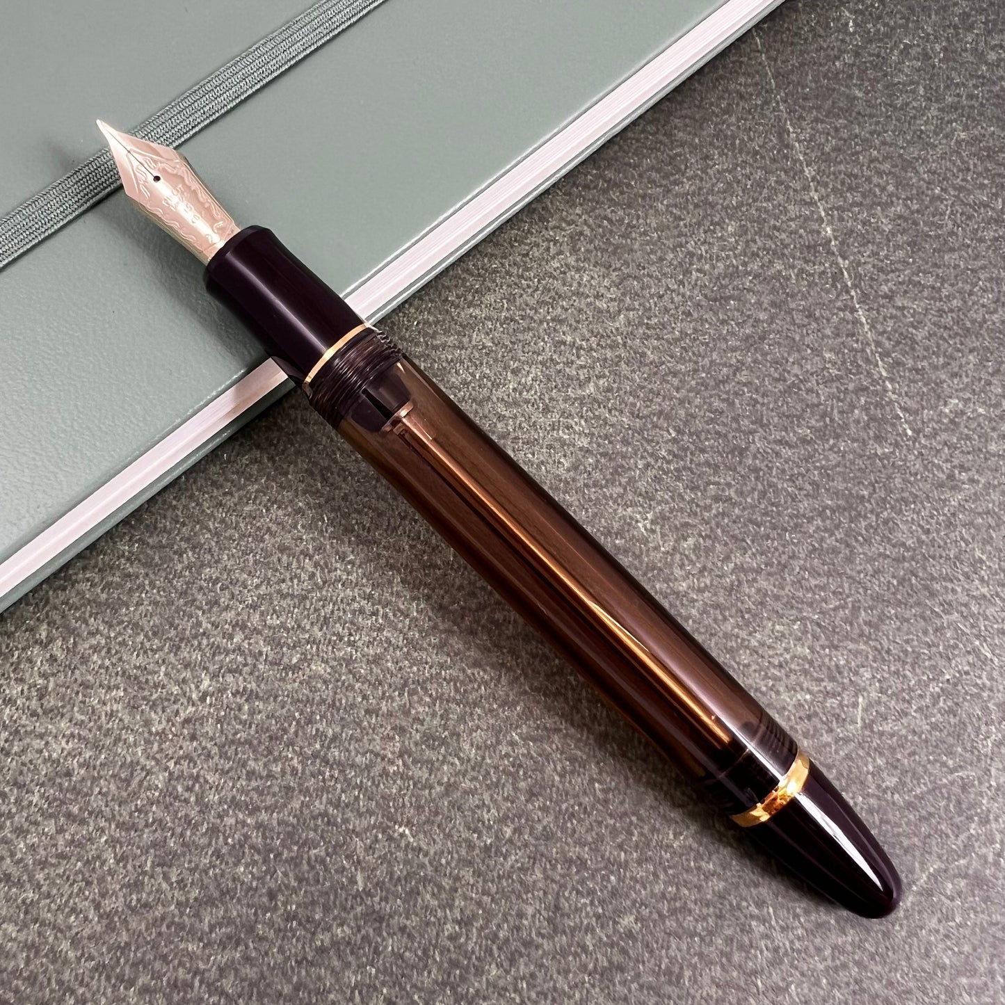 Pre-Owned Pilot Custom 823 Amber Fountain Pen 14K B (Like New)