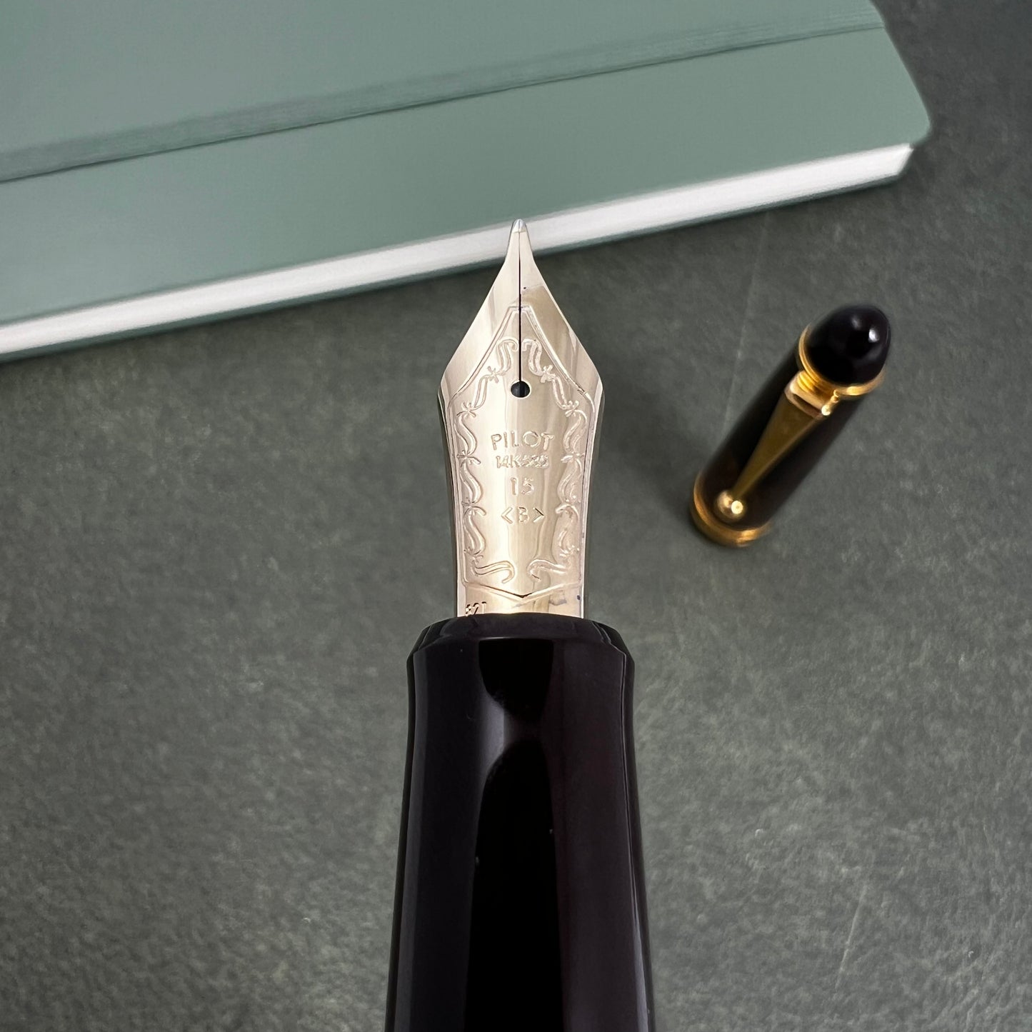 Pre-Owned Pilot Custom 823 Amber Fountain Pen 14K B (Like New)