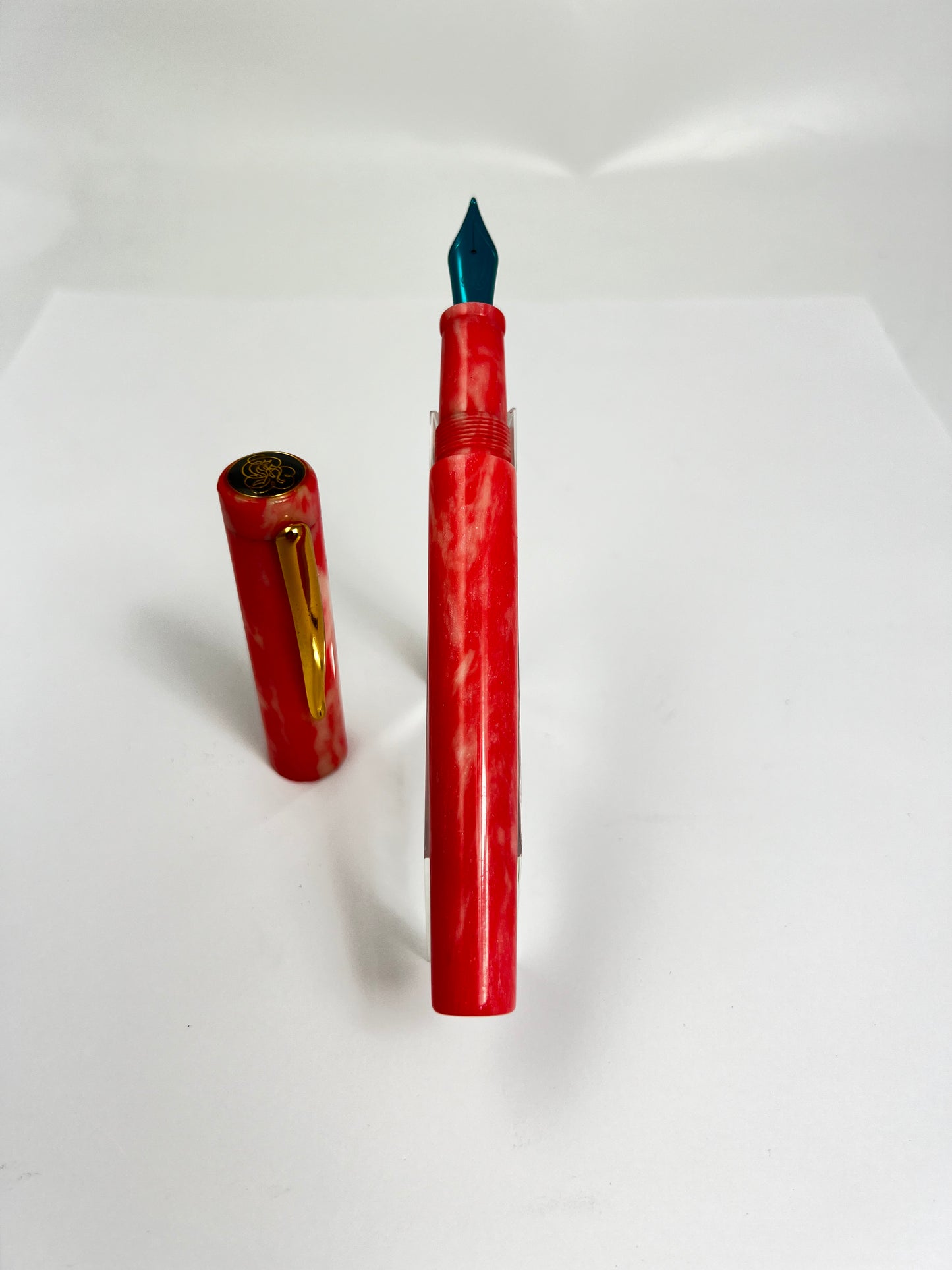 Pre-Owned Hinze Pink Fountain Pen B
