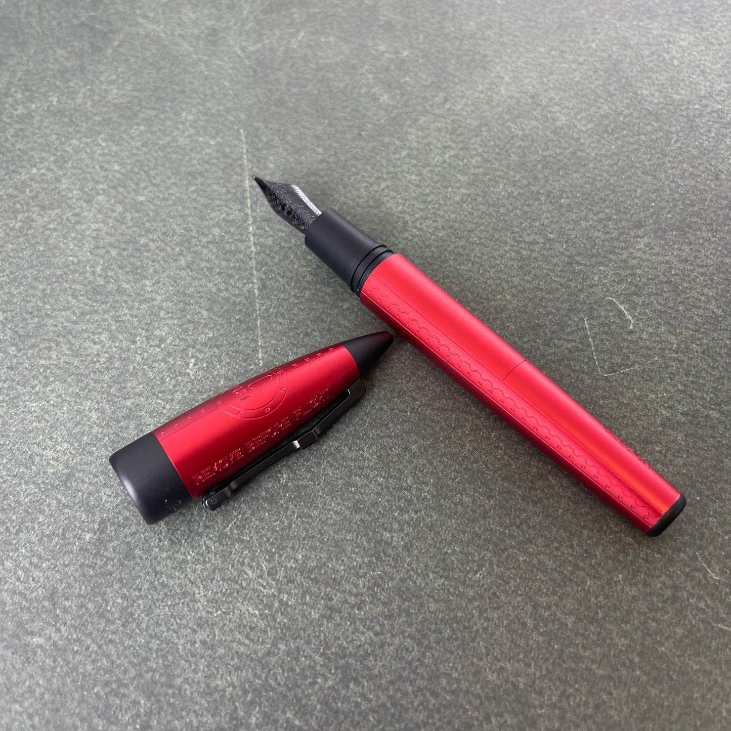 Pre-Owned Aviator Red Baron Fountain Pen - Medium