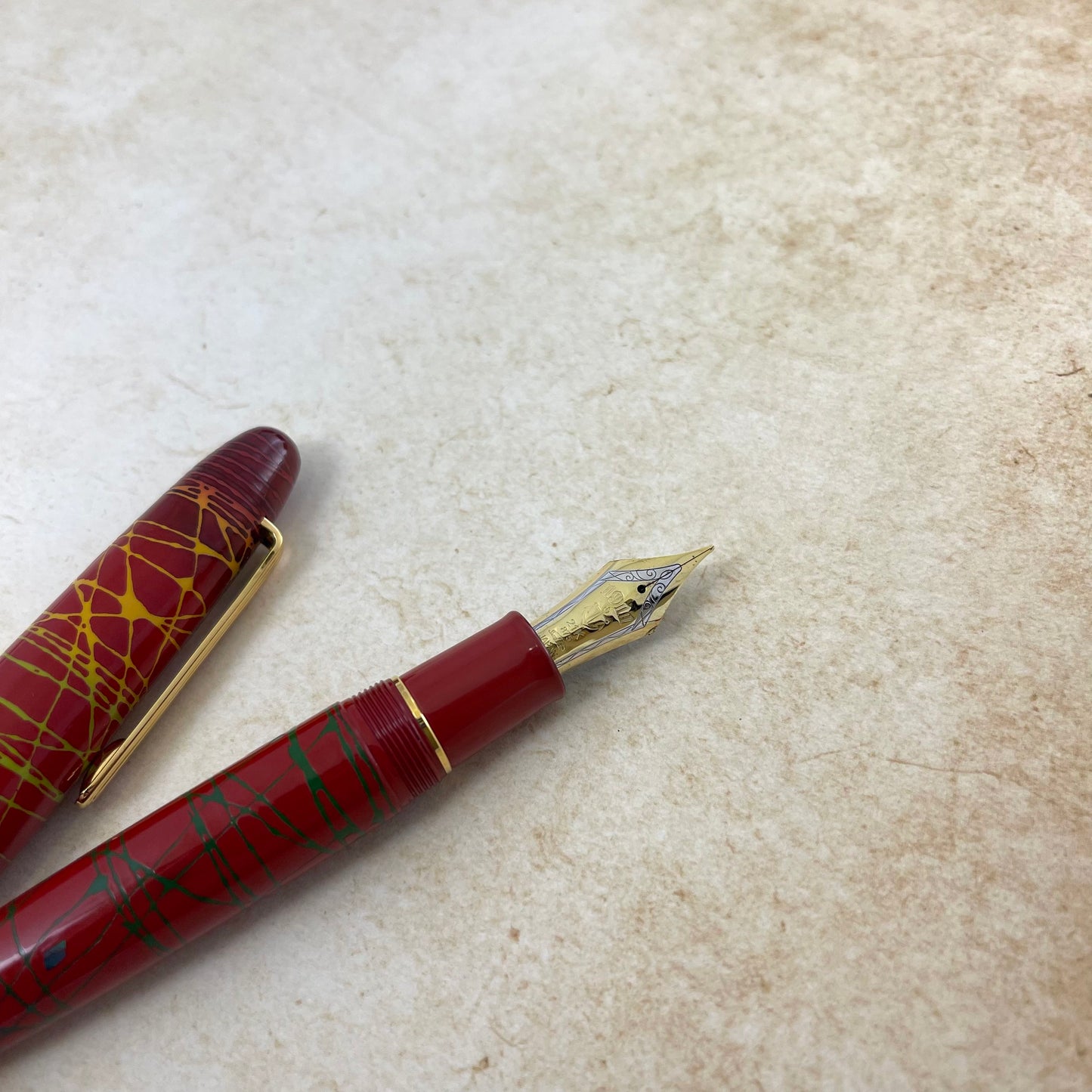 Pre-Owned Sailor King of Pen Maki-e Kurenai - Broad
