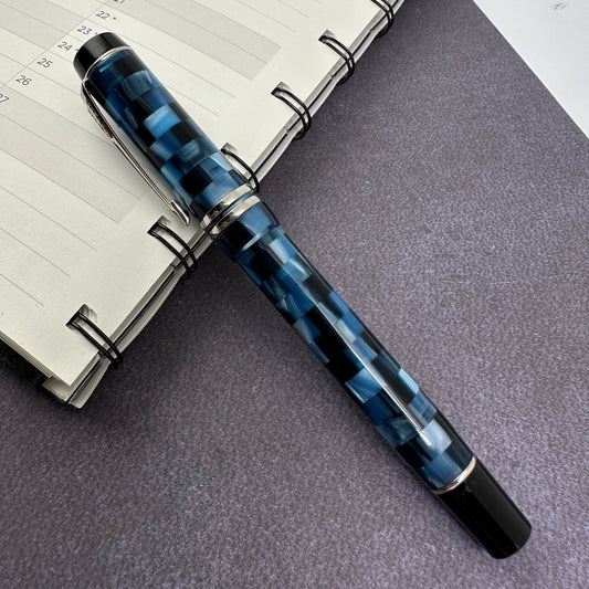 Pre-Owned Parker Duofold International Mosaic Blue Checks Fountain Pen Medium