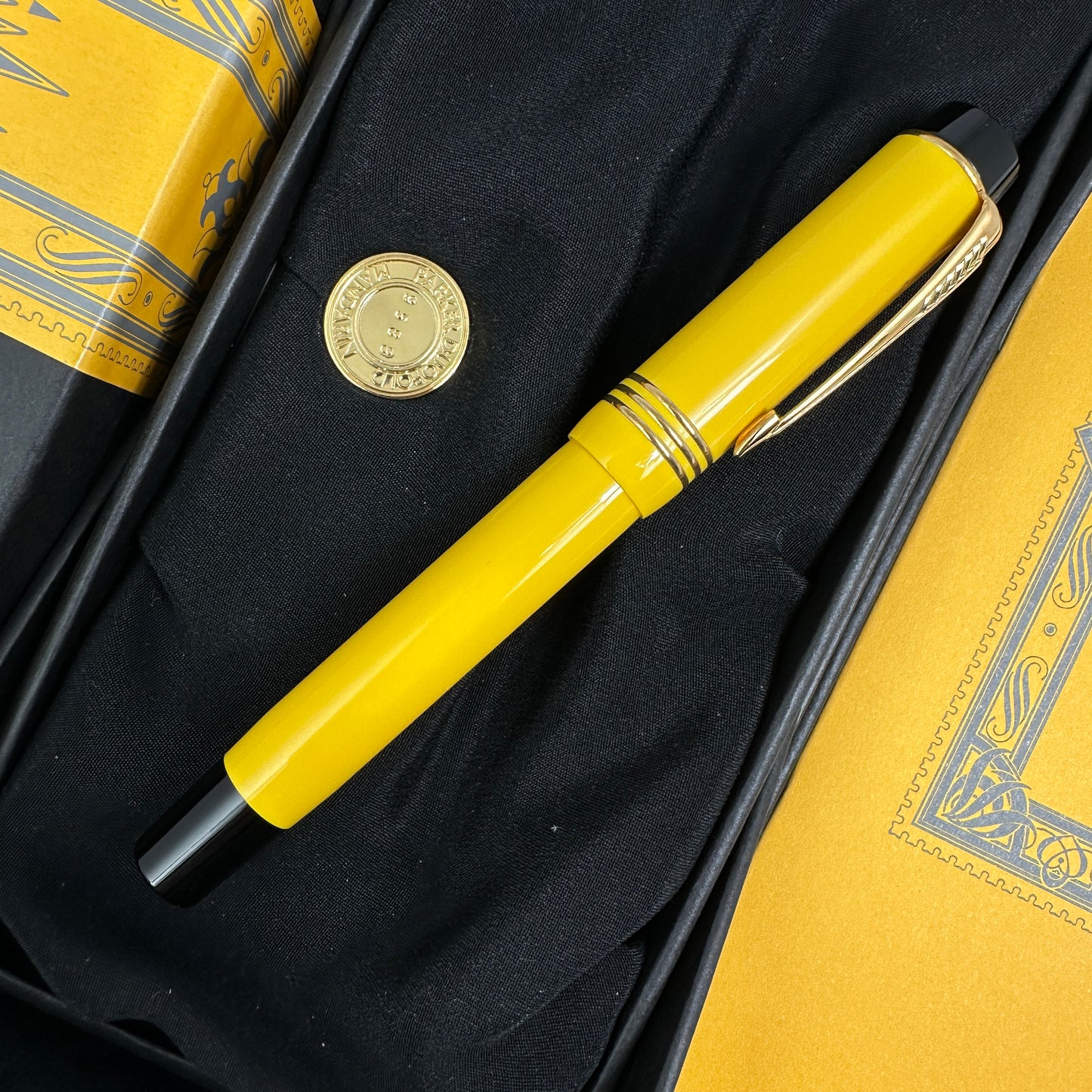 Pre-Owned Parker Duofold Centennial Mandarin Yellow 1995 Limited Edition - Medium
