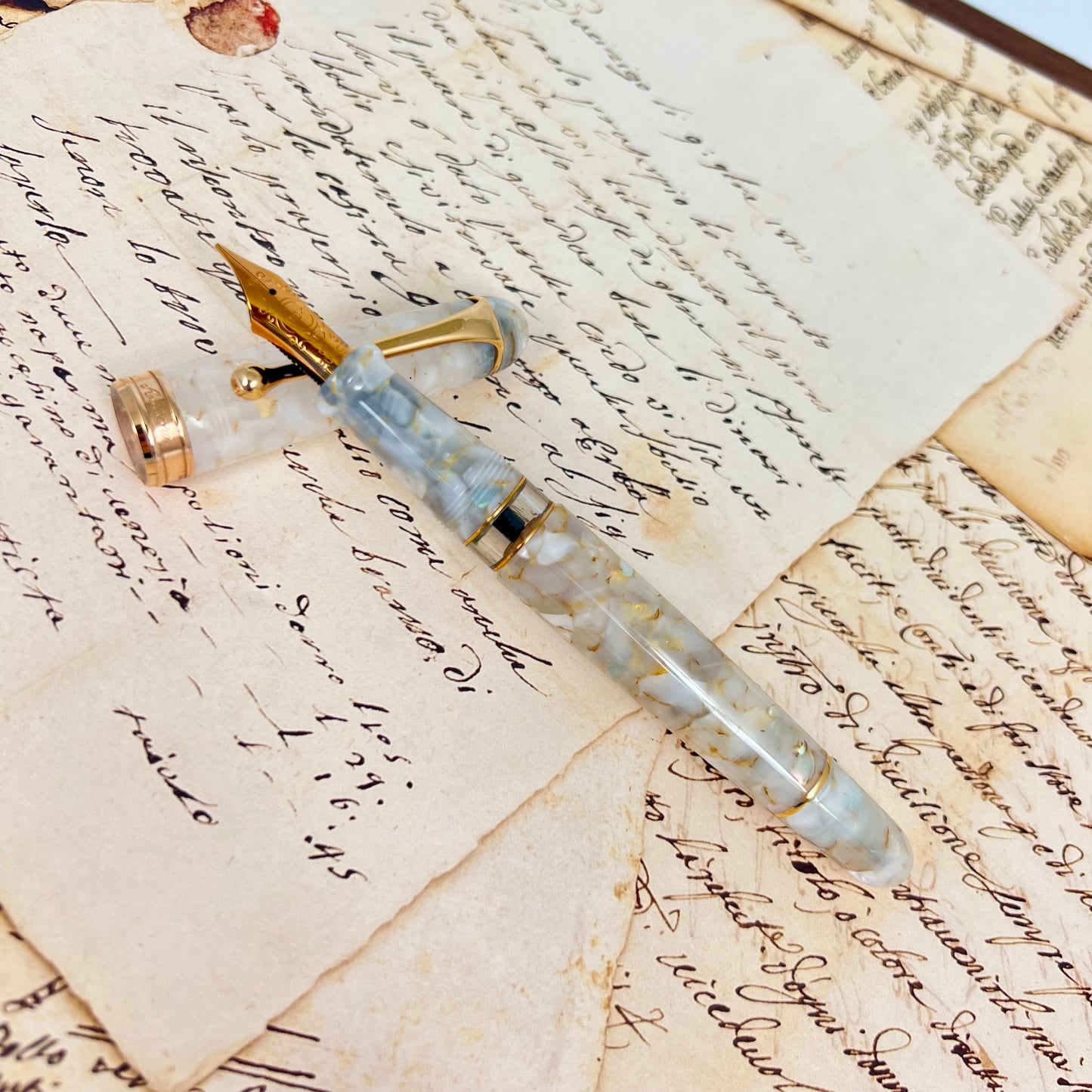 Pre-Owned Aurora 888 Volterra Fountain Pen 18K F
