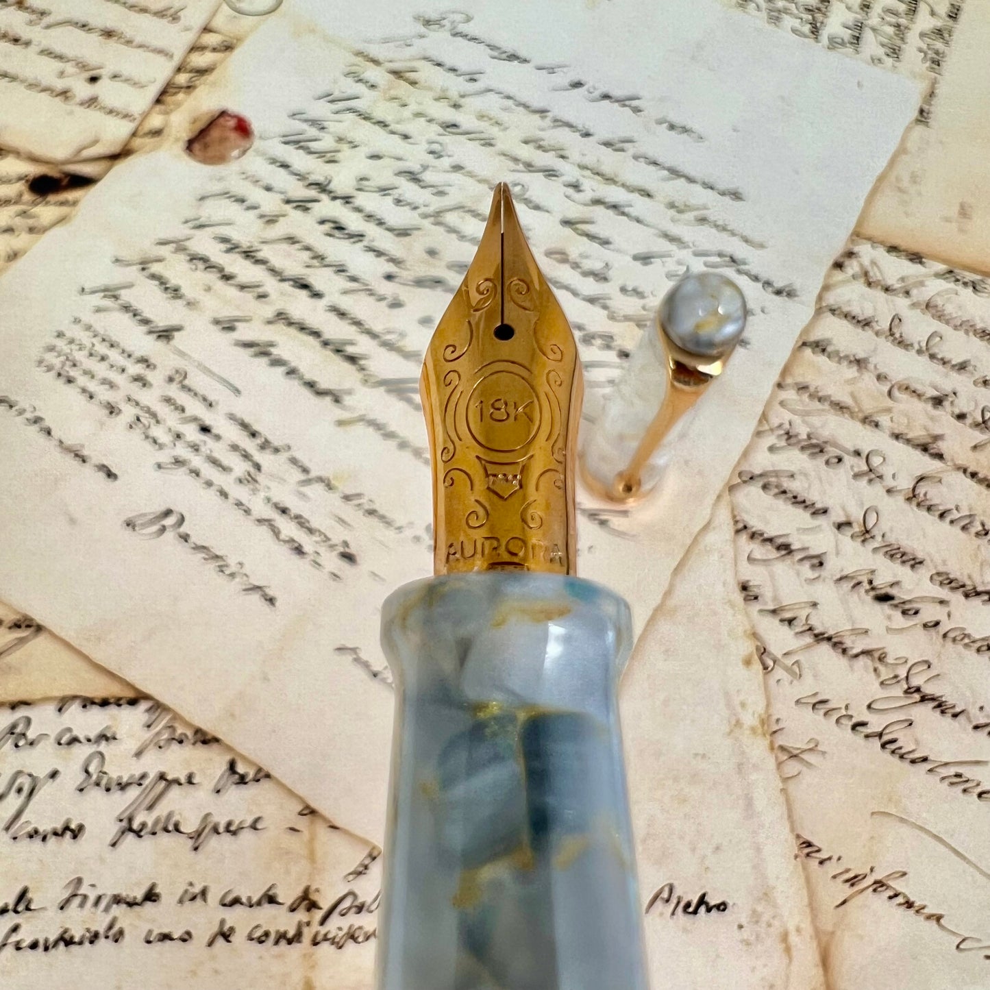 Pre-Owned Aurora 888 Volterra Fountain Pen 18K F