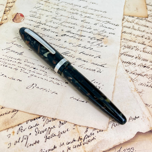 Pre-Owned Laban Mento Celebration Shell Fountain Pen M