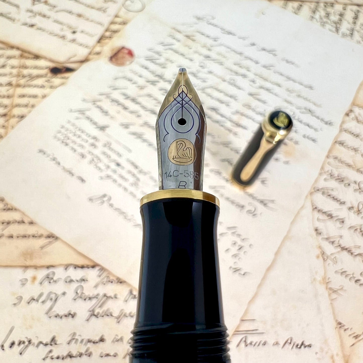 Pre-Owned Pelikan M400 Green Stripe Fountain Pen 14K B
