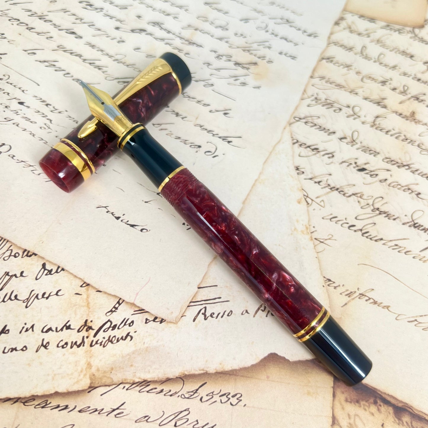 Pre-Owned Parker Duofold International Burgundy Marble Fountain Pen 18K M