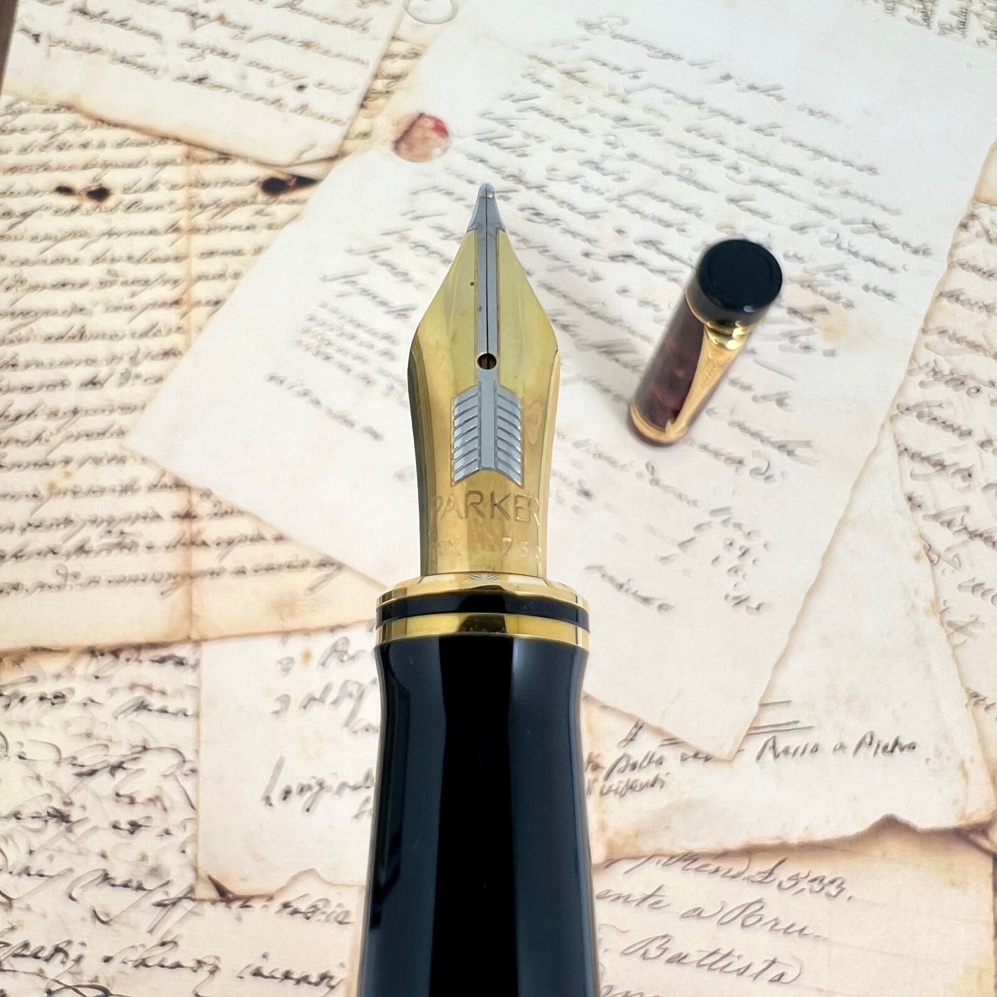 Pre-Owned Parker Duofold International Burgundy Marble Fountain Pen 18K M