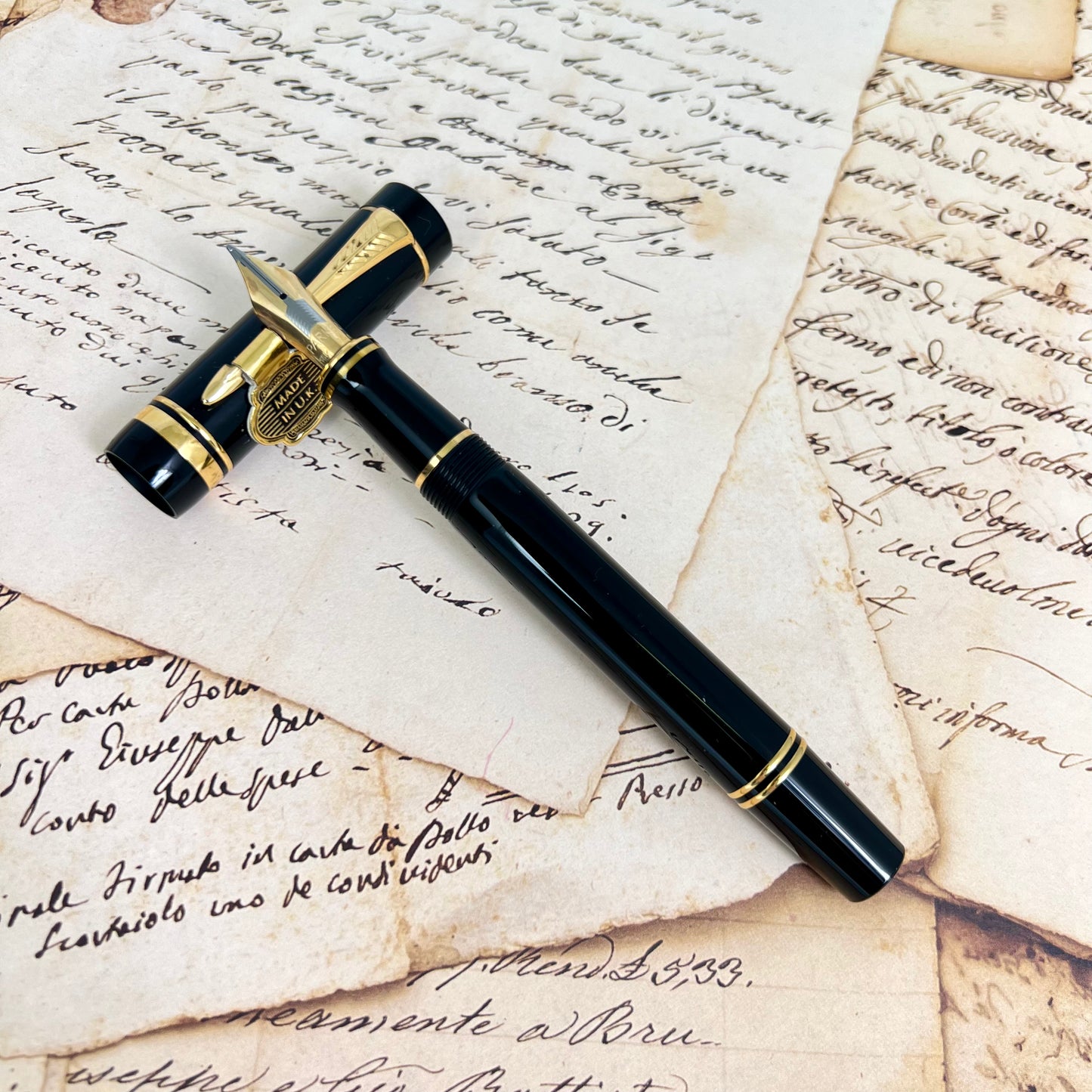 Pre-Owned Parker Duofold Centennial Black with Gold Fountain Pen 18K M