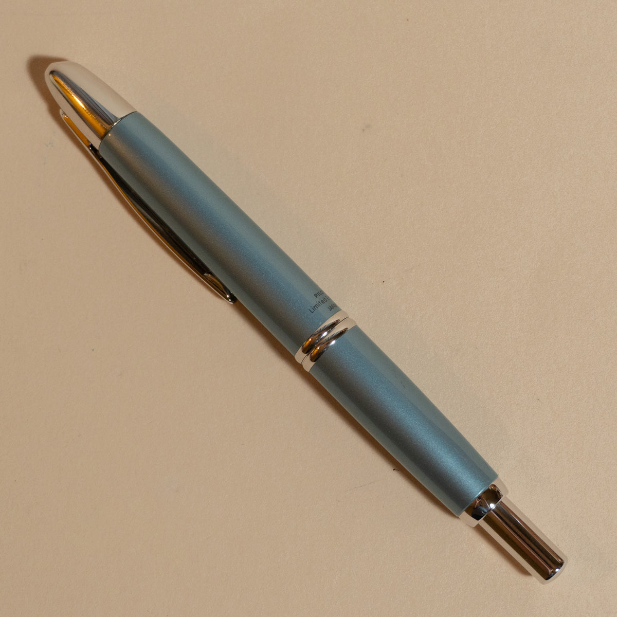 Pre-Owned Pilot Vanishing Point Limited Edition Ice Blue Fountain Pen - Fine