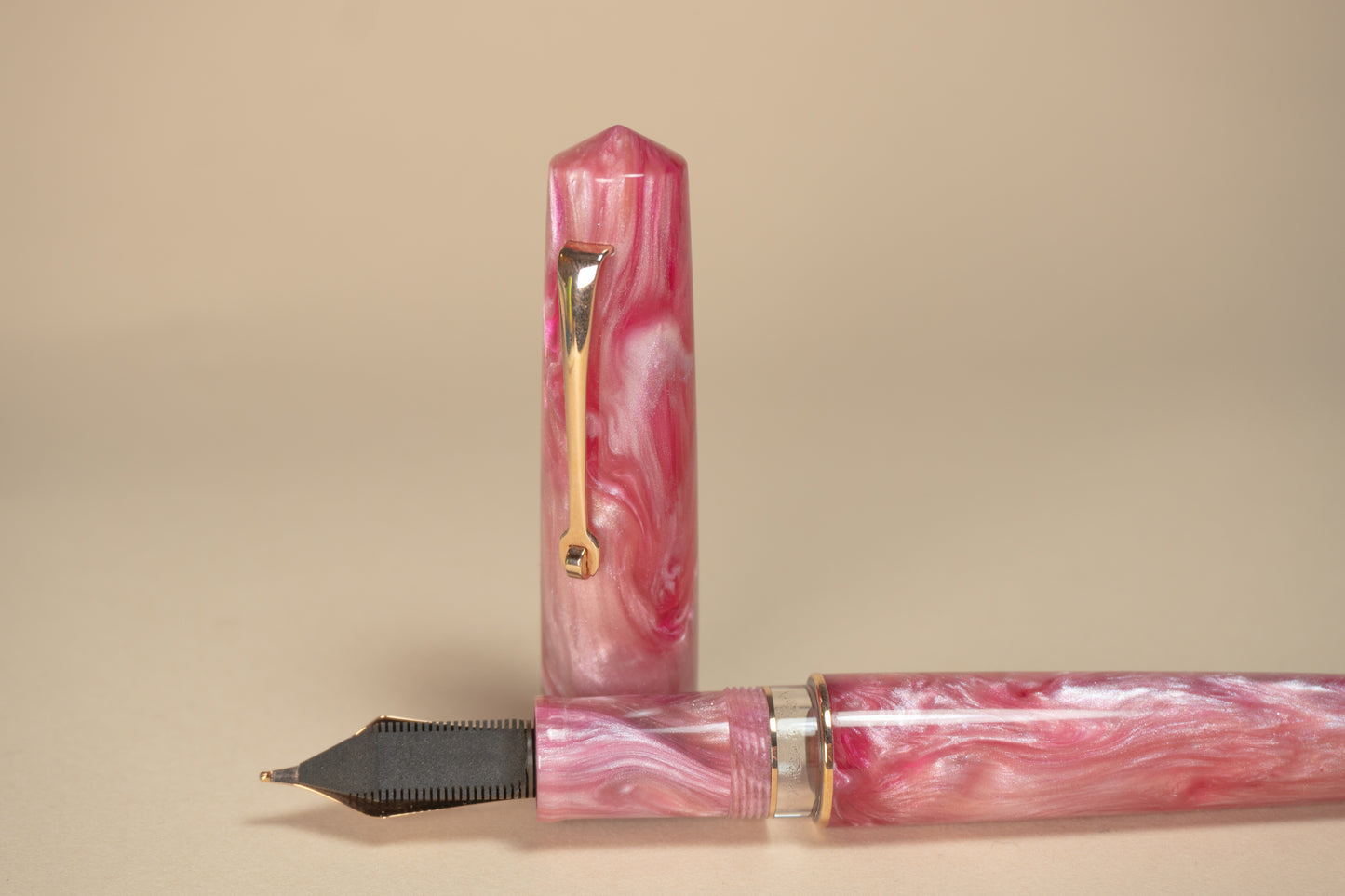 Pre-Owned Leonardo Momento Zero Grande 2.0 - The Power of Flowers - Sakura Fountain Pen - 14k Broad