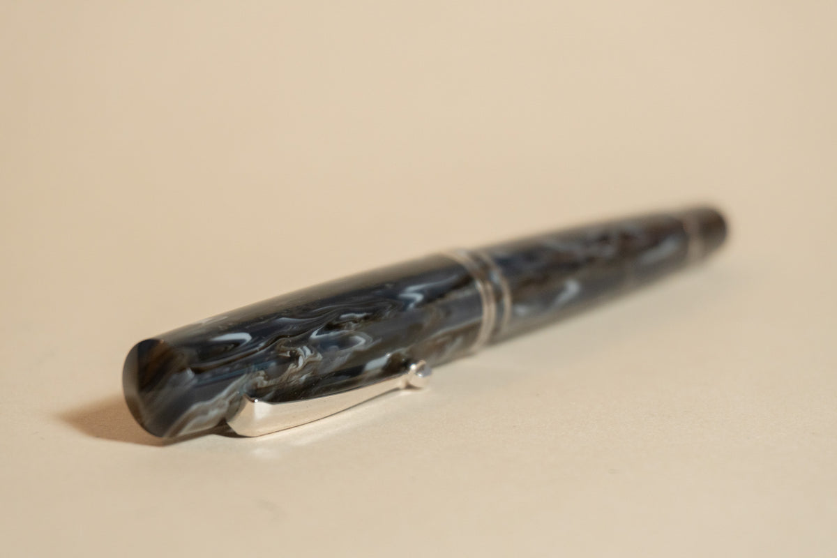 Pre-Owned Leonardo Momento Zero Corno Fountain Pen - Medium