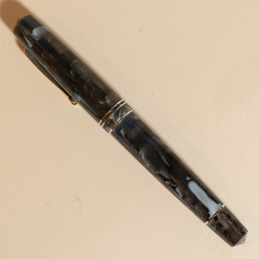 Pre-Owned Leonardo Momento Zero Corno Fountain Pen - Medium