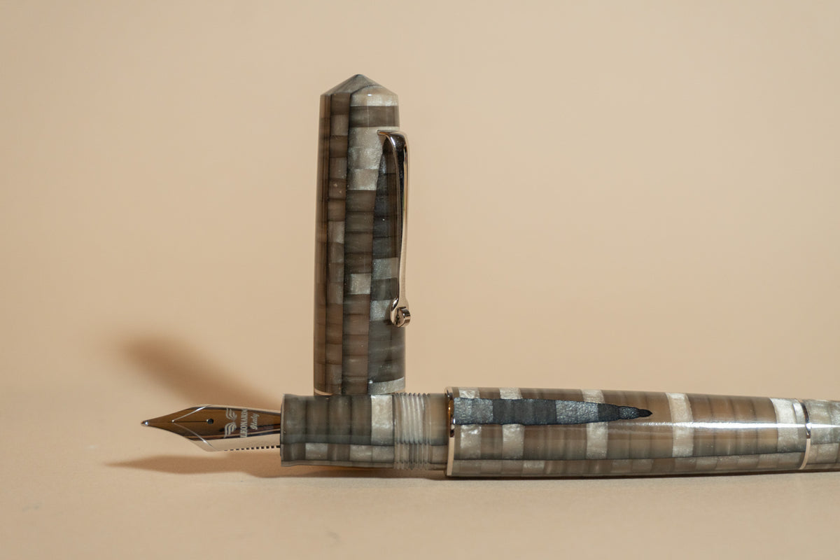 Pre-Owned Leonardo Mosaico Sand with Steel Trim Fountain Pen - Broad