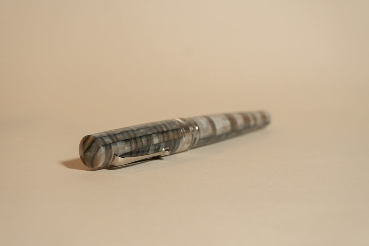Pre-Owned Leonardo Mosaico Sand with Steel Trim Fountain Pen - Broad