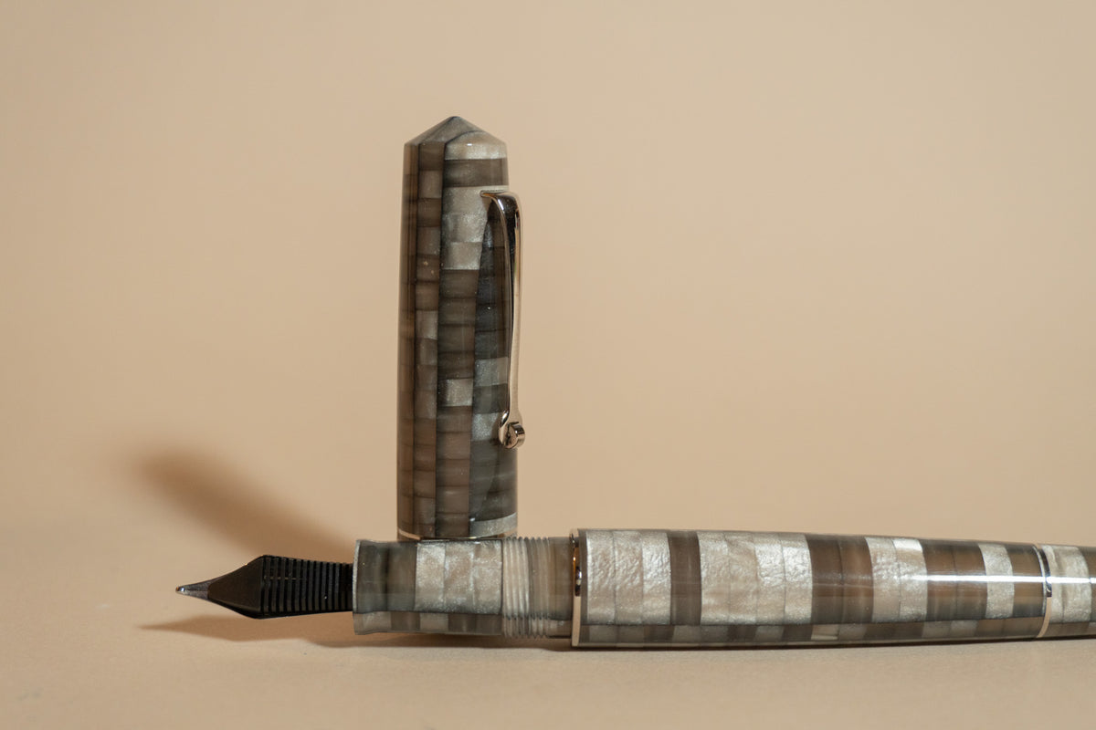 Pre-Owned Leonardo Mosaico Sand with Steel Trim Fountain Pen - Broad