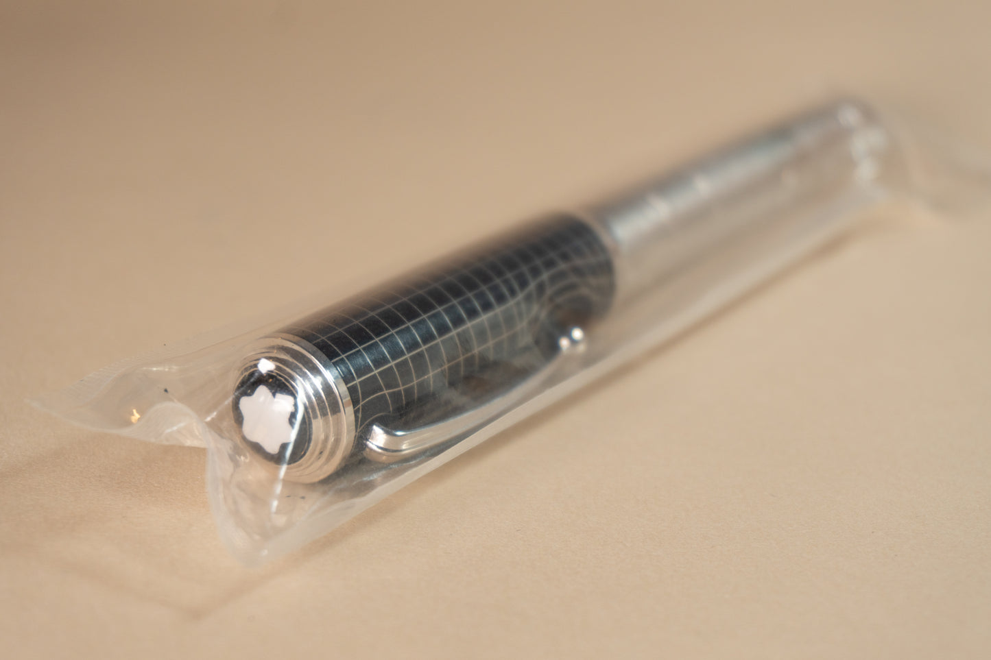 Pre-Owned Montblanc Great Characters Albert Einstein Limited Edition Fountain Pen - Medium (sealed w/ original box)