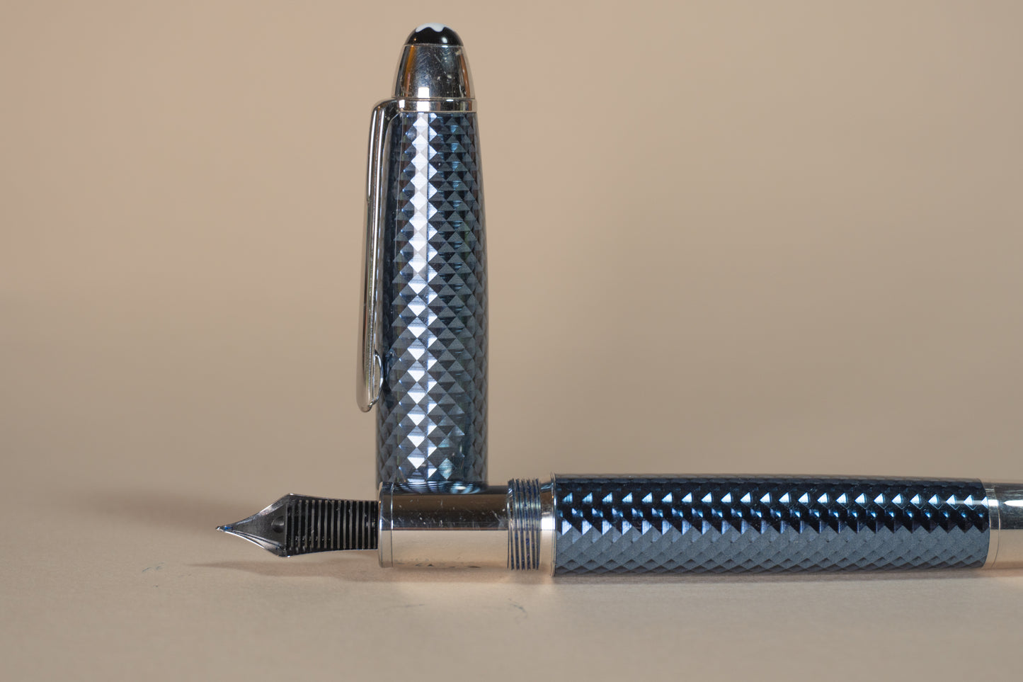 Pre-Owned Montblanc Meisterstuck Glacier Solitaire Fountain Pen