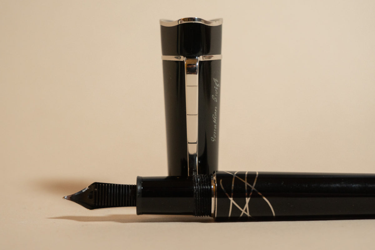 Pre-Owned Montblanc Writers Edition Jonathan Swift Fountain Pen