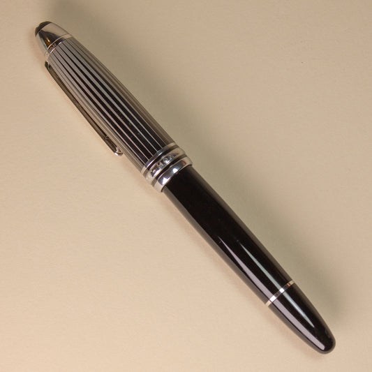 Pre-Owned Montblanc Meisterstück Solitaire Doue Black and White Fountain Pen