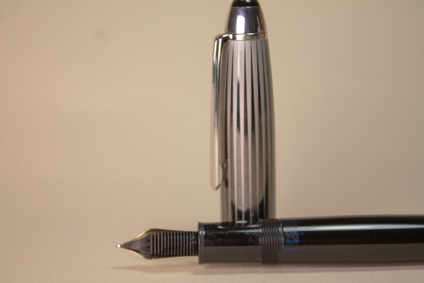 Pre-Owned Montblanc Meisterstück Solitaire Doue Black and White Fountain Pen