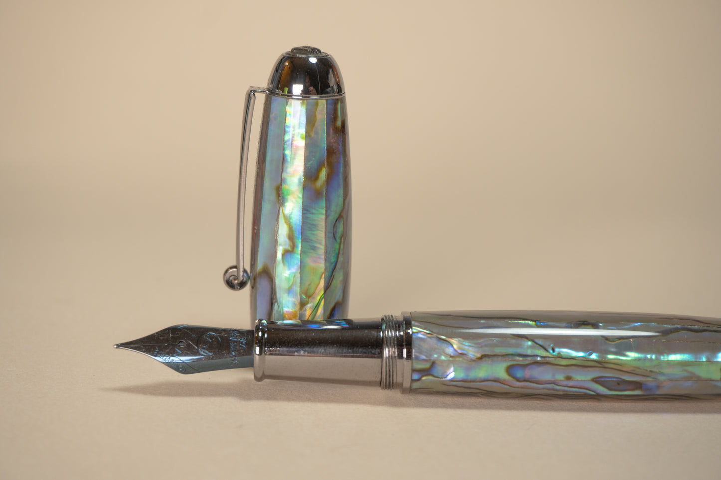 Pre-Owned Monteverde Super Mega Abalone with Gunmetal Trim Fountain Pen - Medium