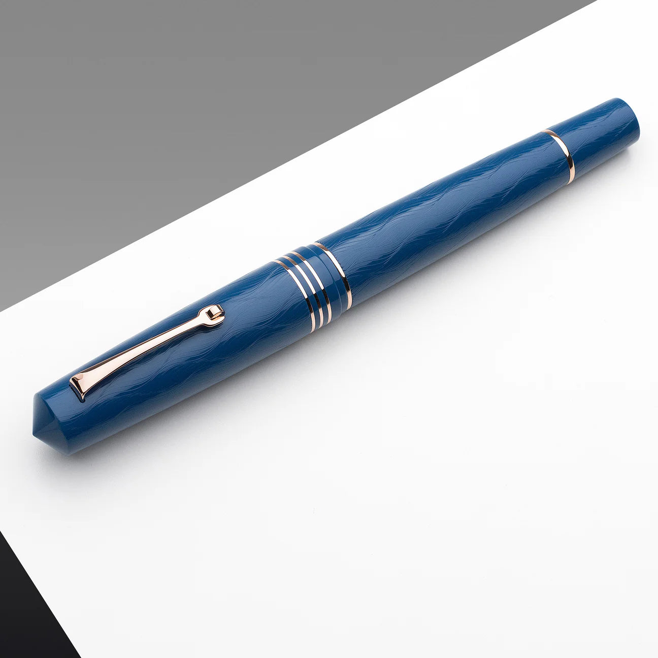 Leonardo Momento Zero Grande 2.0 Piston Fountain Pen - The Art of Guilloché - Iris with Rose Gold Trim