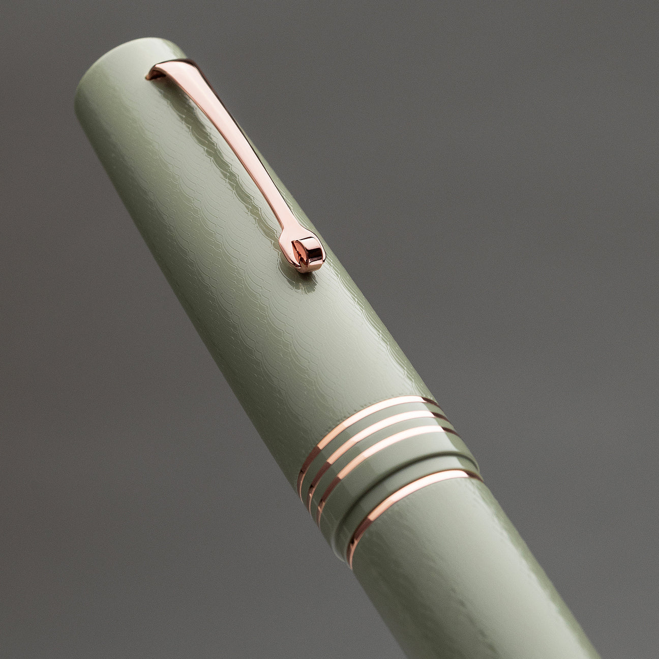 Leonardo Momento Zero Grande 2.0 Piston Fountain Pen - The Art of Guilloché - Vergridris with Rose Gold Trim