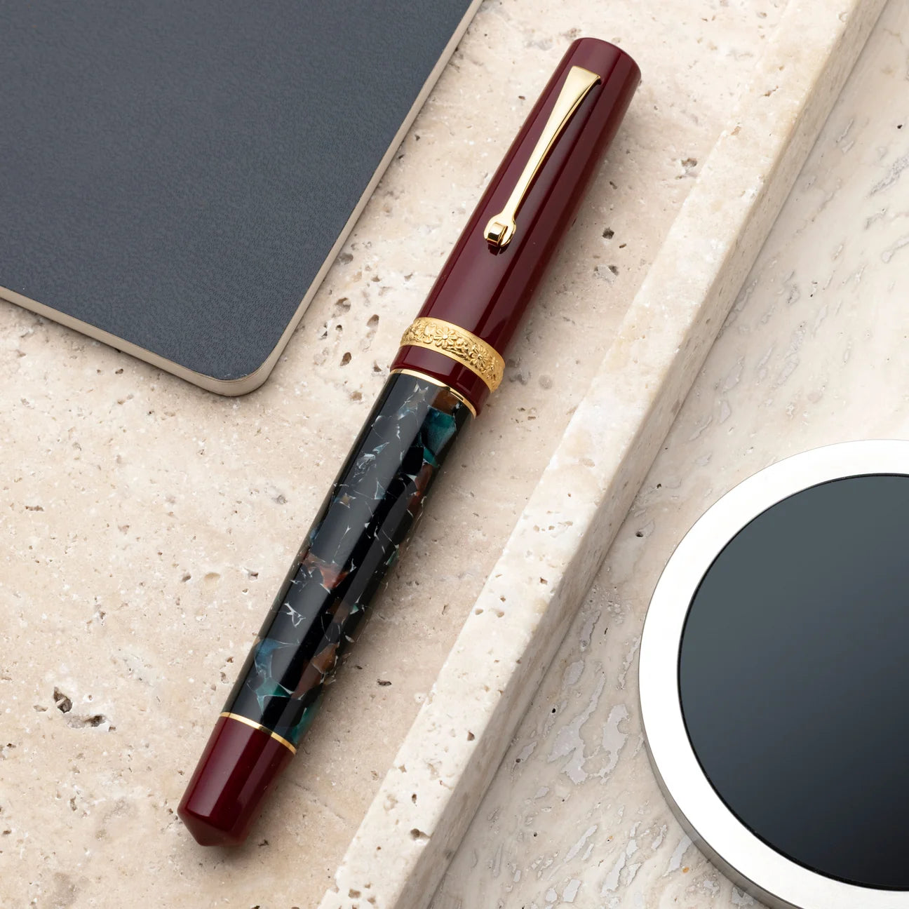 Leonardo Momento Zero Fountain Pen - DolceVita: Marmo Pompei with Gold Trim
