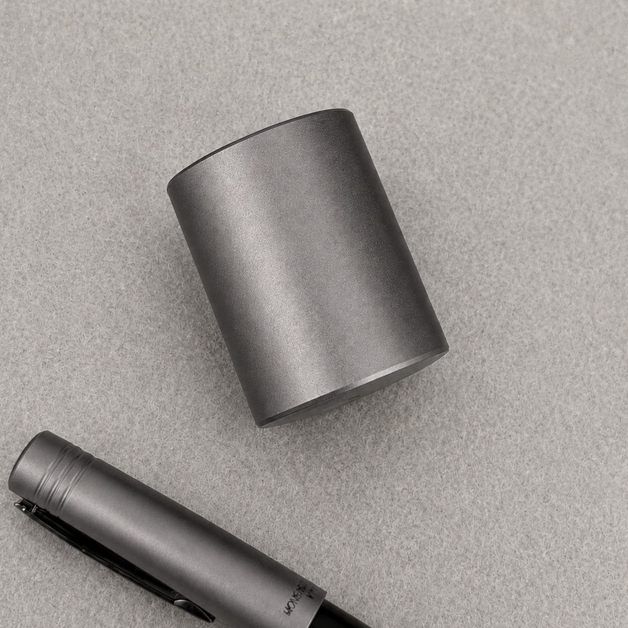 Monteverde MP1 Solid Aluminum Anodized Cylinder Pen Holder - Coal Grey