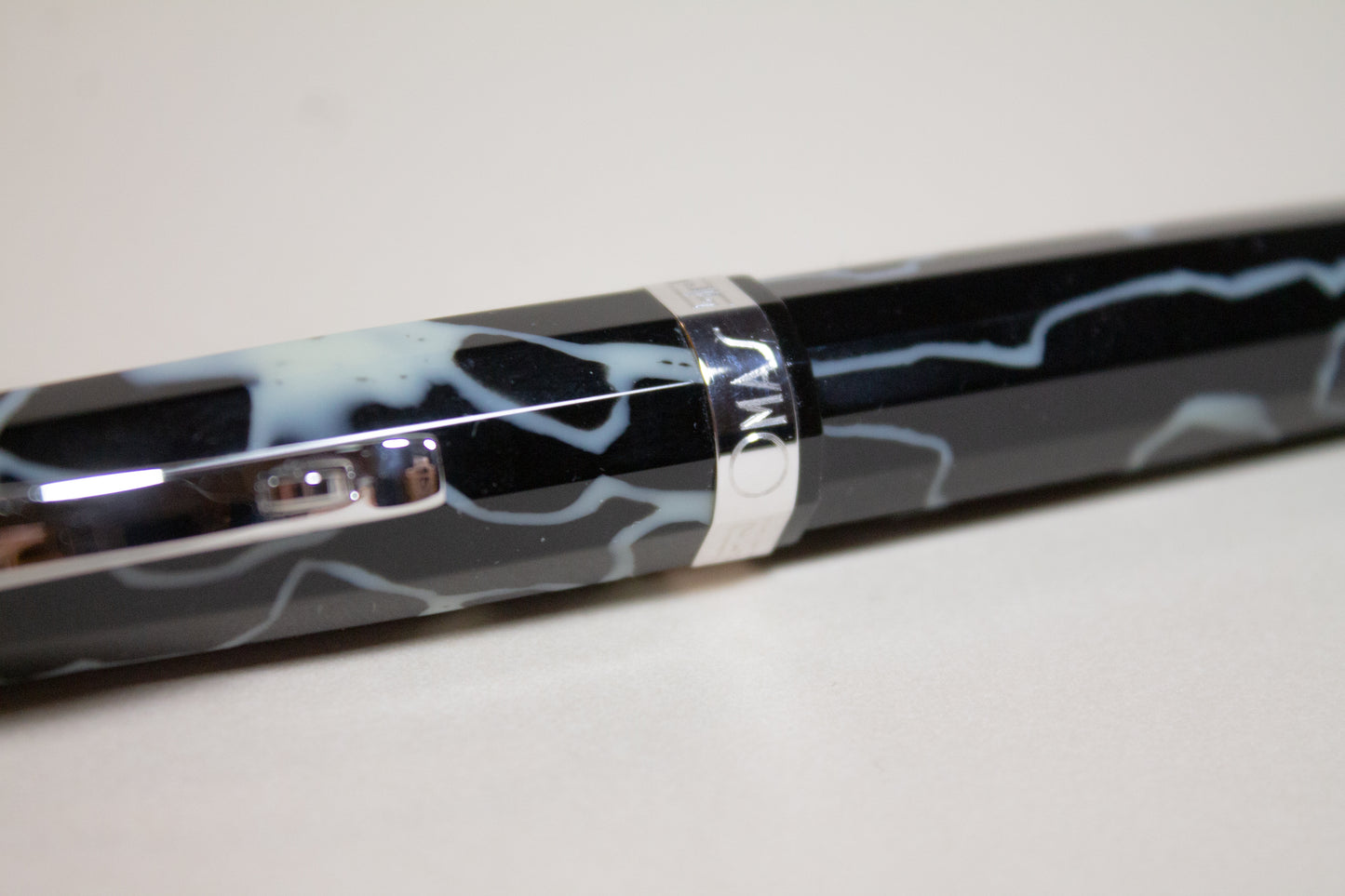 Pre-Owned Omas Arte Italiana Paragon Milord Fountain Pen in Wild Celluloid