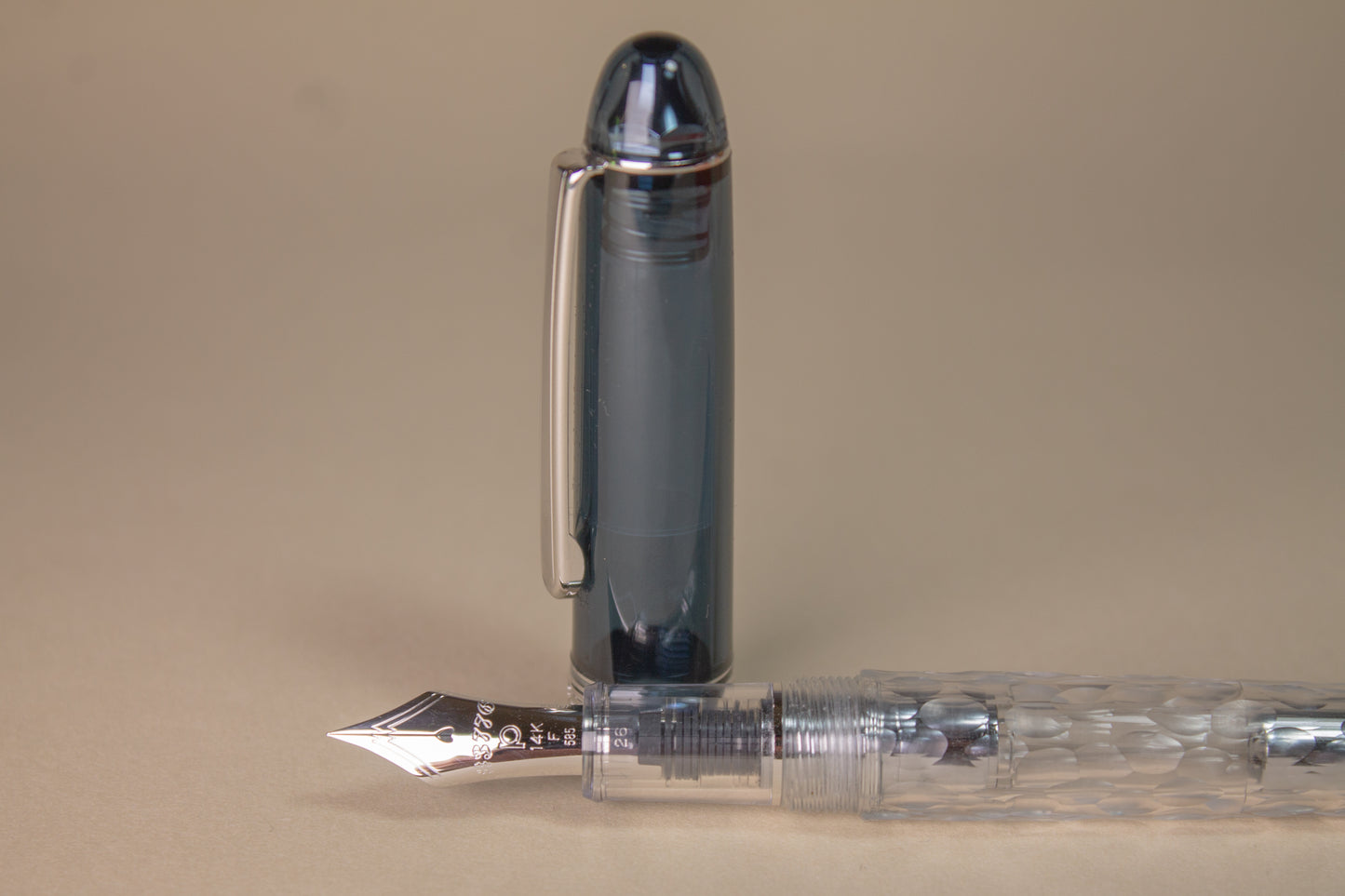Pre-Owned Platinum #3776 Century - Fuji Unkei - Uroko Gumo Fountain Pen - Fine
