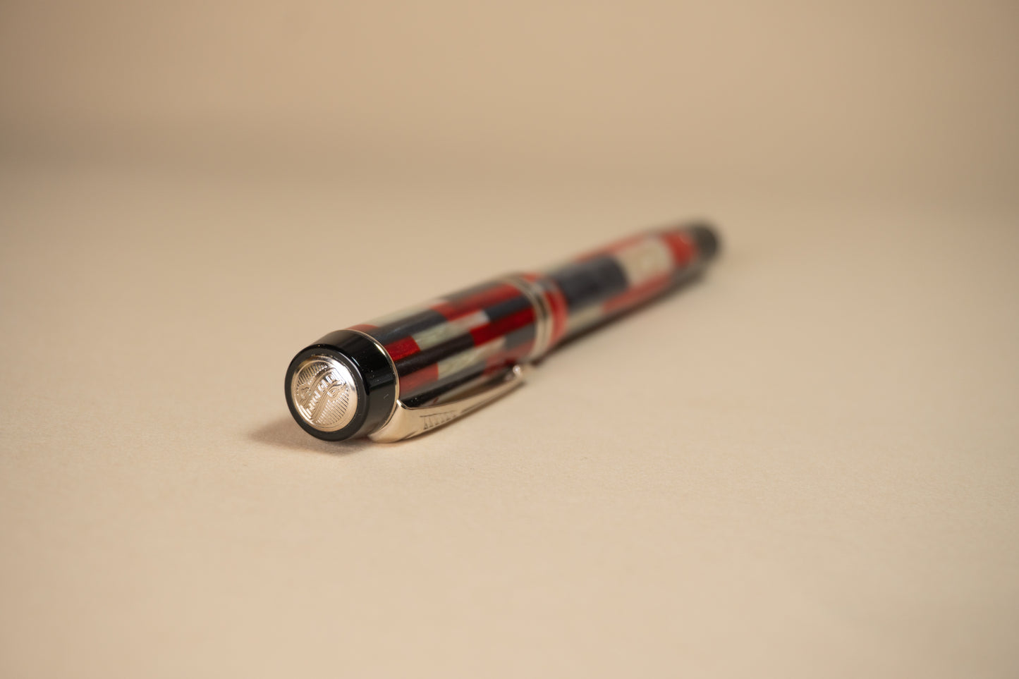 Pre-Owned Parker Duofold Mosaic Red Fountain Pen - Medium