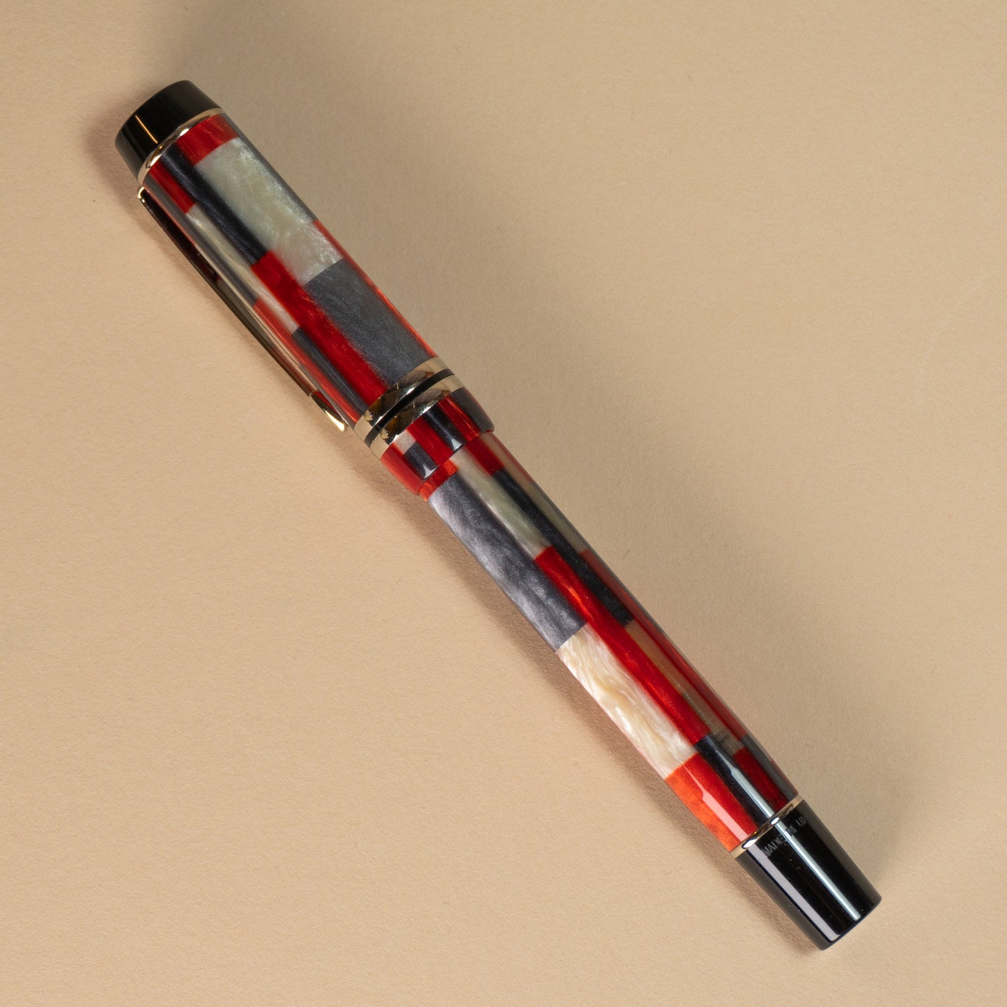 Pre-Owned Parker Duofold Mosaic Red Fountain Pen - Medium