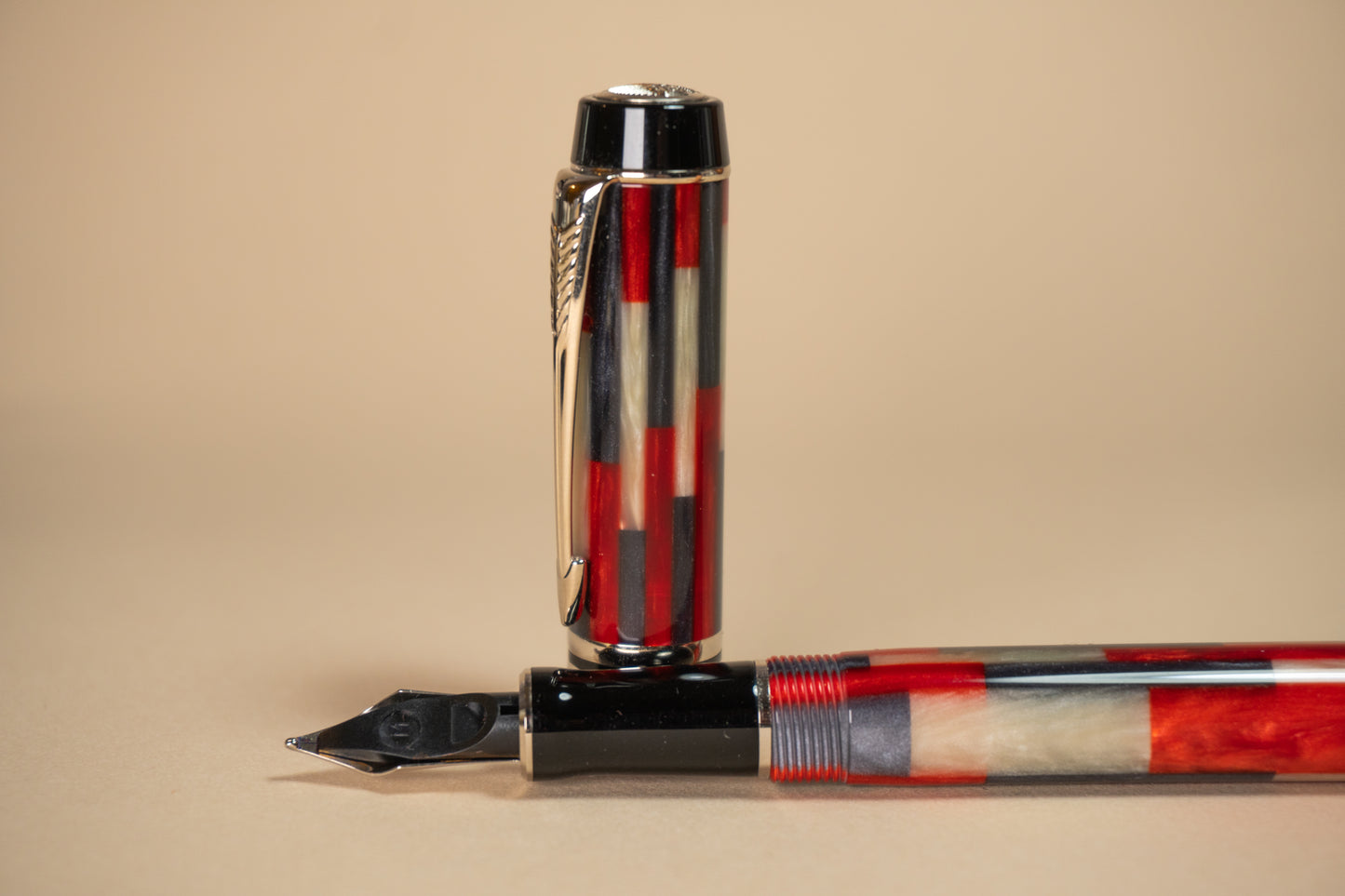 Pre-Owned Parker Duofold Mosaic Red Fountain Pen - Medium