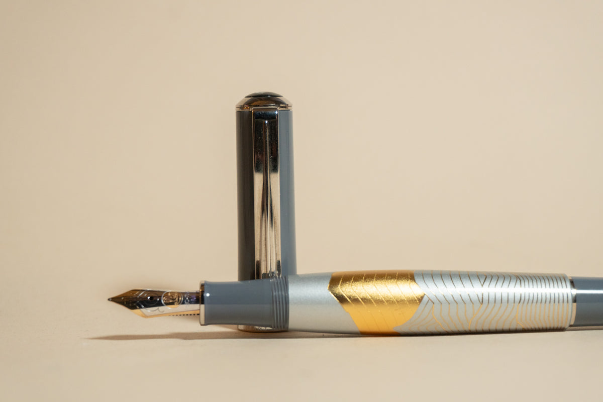 Pre-Owned Pelikan M640 Mount Everest Fountain Pen - Medium