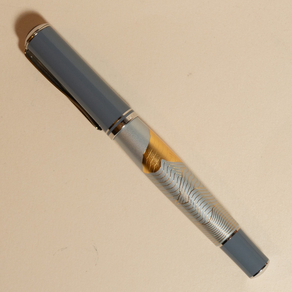 Pre-Owned Pelikan M640 Mount Everest Fountain Pen - Medium