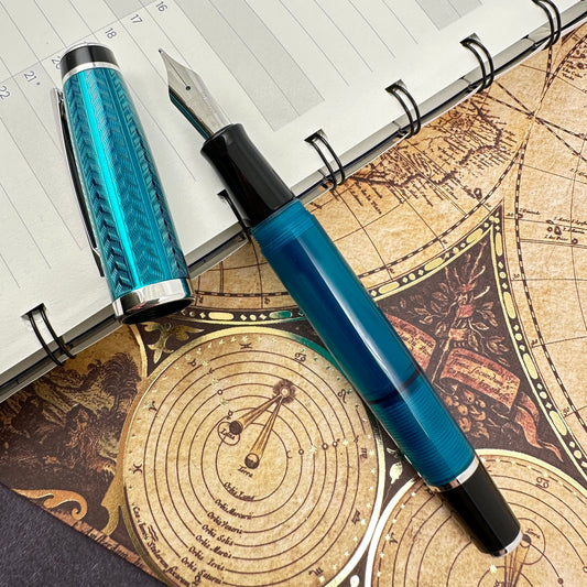 Pre-Owned Opus 88 Opera Arrow Green Fountain Pen - Fine