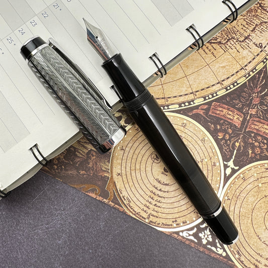 Pre-Owned Opus 88 Opera Arrow Grey Fountain Pen - Medium