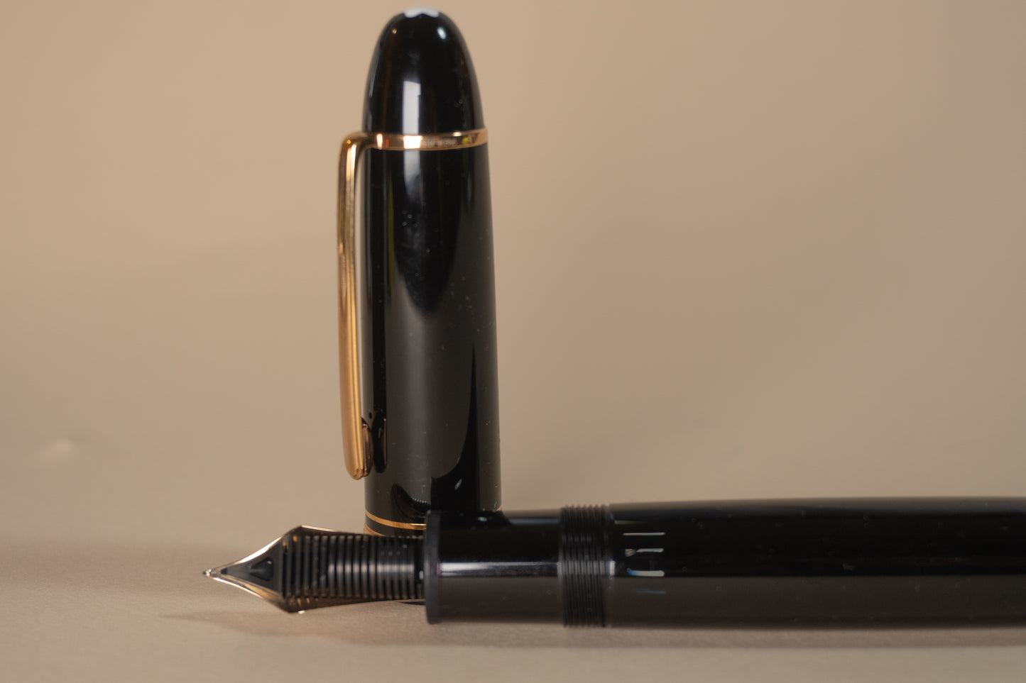 Pre-Owned Montblanc 149 Fountain Pen with Rose Gold Trim