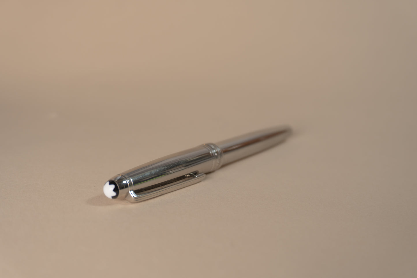 Pre-Owned Montblanc Solitaire Stainless Steel 144 Fountain Pen