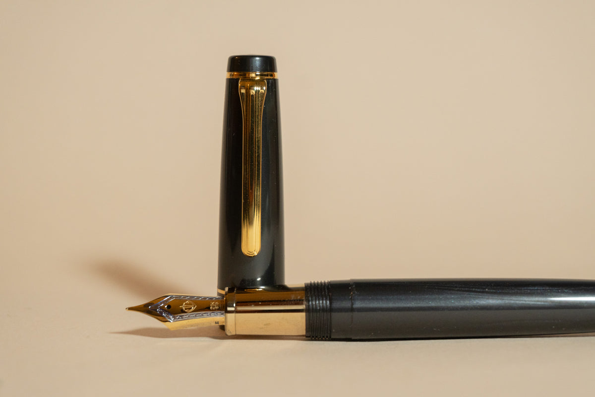 Pre-Owned Sailor Pro Gear Knight to E4 Fountain Pen - Medium