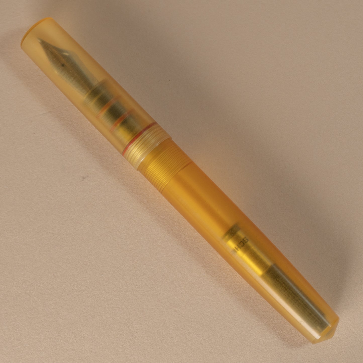 Pre-Owned Schon Dsgn Full Size Fountain Pen - Natural Ultem - Broad