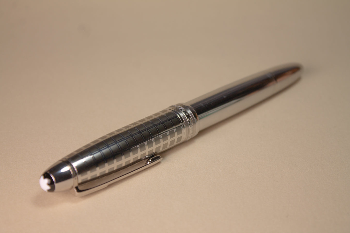Pre-Owned Montblanc Meisterstück Solitaire Stainless Steel II 146 Fountain Pen