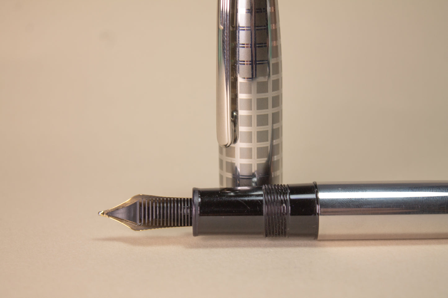 Pre-Owned Montblanc Meisterstück Solitaire Stainless Steel II 146 Fountain Pen