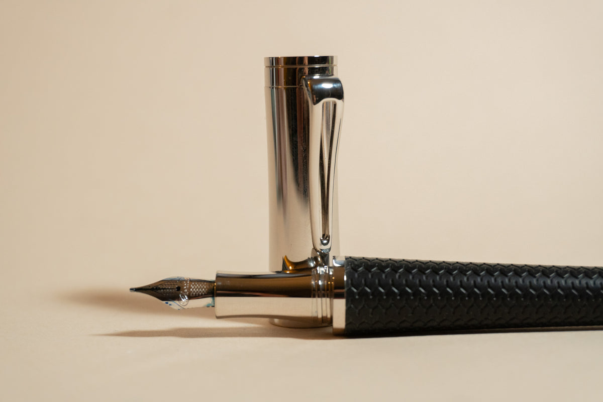 Pre-Owned Chopard Classic Racing - Black Rubber Fountain Pen - Medium